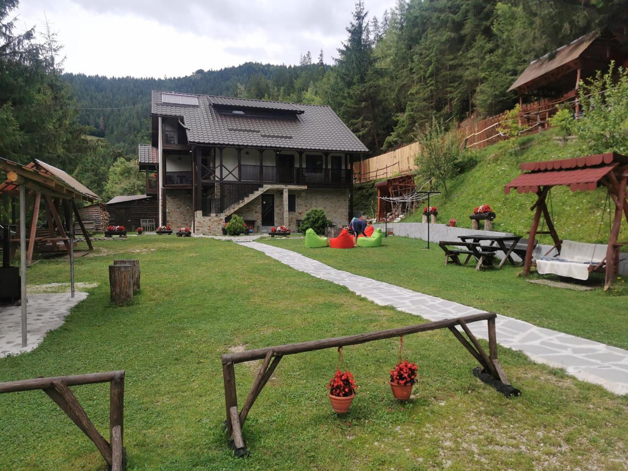 Pensiunea Cheile Albacului Exterior foto