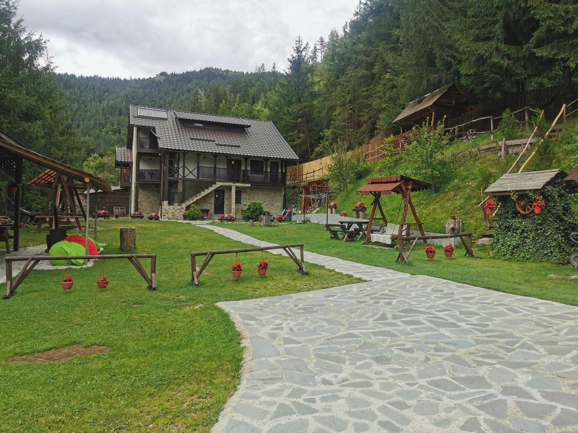 Pensiunea Cheile Albacului Exterior foto